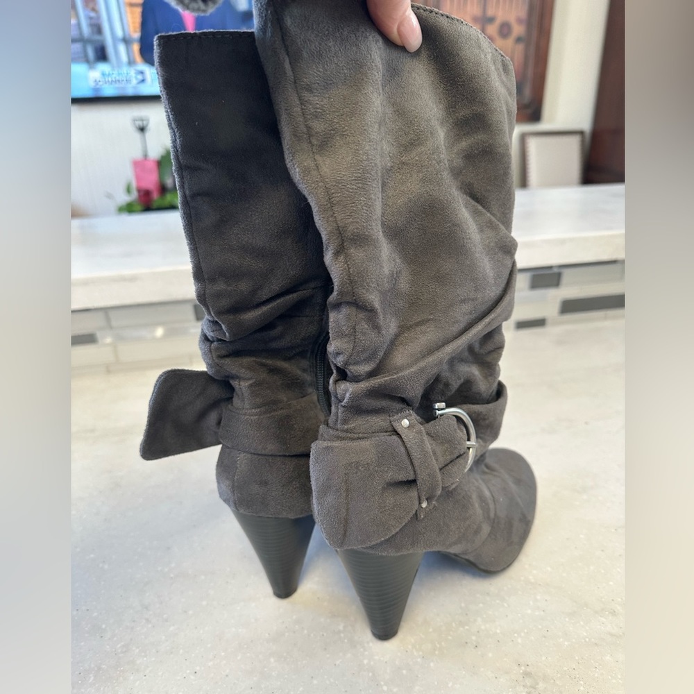Apt 9 Ophelia Gray Scrunch Suede Boots size 7.5 - Picture 2 of 5